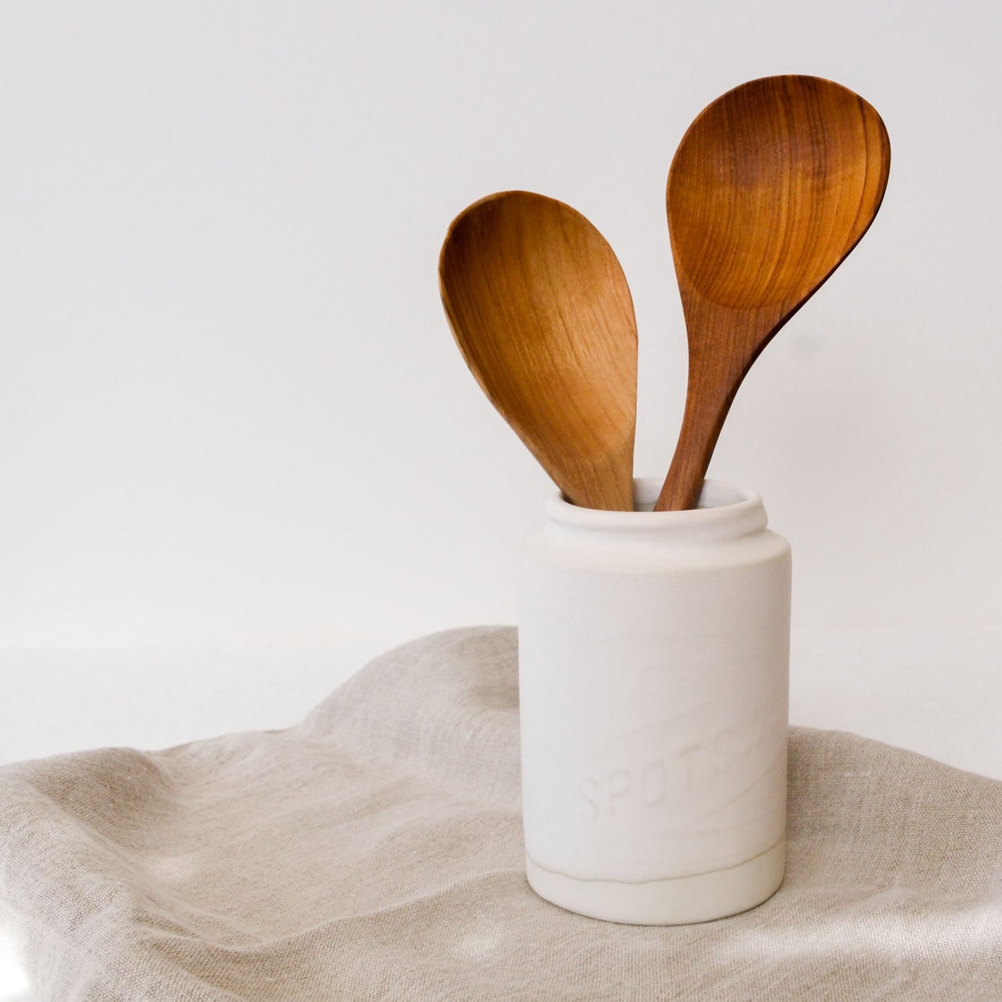 Spotswood jar ~ Matte White