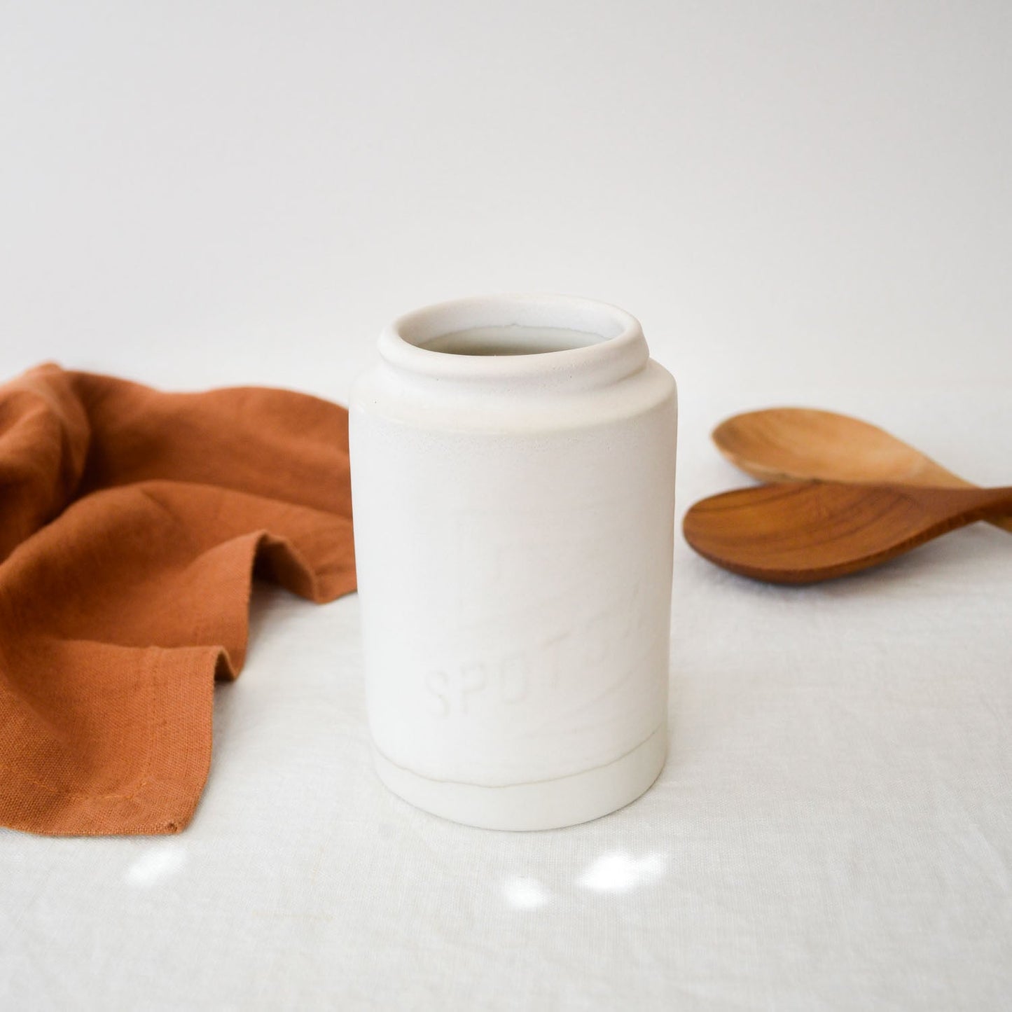 Spotswood jar ~ Matte White