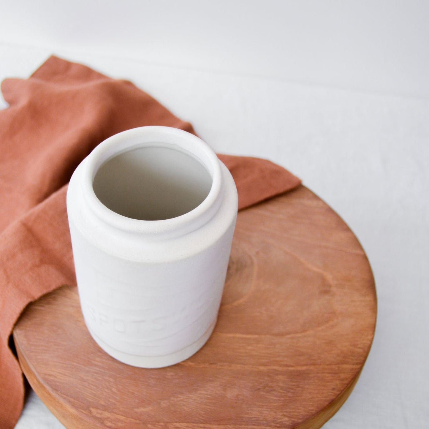 Spotswood jar ~ Matte White
